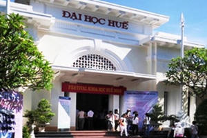 Có hay không Đại học Huế dùng ngân sách mua bán đất công?