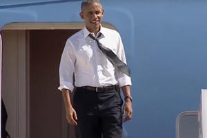 Tổng thống Obama kiên nhẫn gọi Bill Clinton lên máy bay