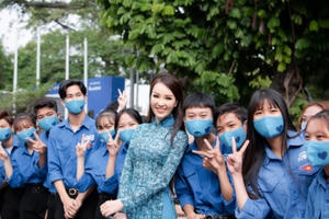 Á hậu Thụy Vân: "Nhiều người hỏi tôi về nhan sắc Hoa hậu Đỗ Thị Hà"