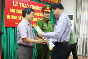 Nhóm cướp vàng táo tợn ở Phú Yên: Muốn giàu nhanh nên đi... cướp Nhóm cướp vàng táo tợn ở Phú Yên: Muốn giàu nhanh nên đi... cướp