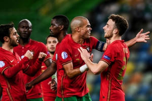 Thiếu vắng siêu sao, Bồ Đào Nha vẫn "đè bẹp" Thụy Điển với tỷ số cách biệt