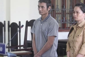 Bé gái 8 tuổi bị bán sang Trung Quốc vì tưởng được đi gặp mẹ