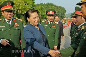 Chủ tịch Quốc hội thăm Bộ Tư lệnh Quân khu 1 Chủ tịch Quốc hội thăm Bộ Tư lệnh Quân khu 1