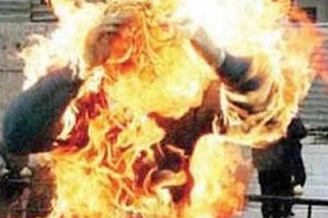 Nghệ An: Hút thuốc gần can xăng gây hỏa hoạn khiến 2 vợ chồng thương vong