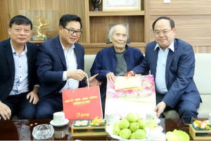 Bí thư Tỉnh ủy Quản Minh Cường thăm, chúc Tết nguyên lãnh đạo tỉnh, lão thành cách mạng