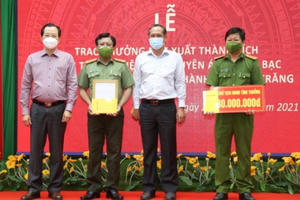 Thưởng nóng Ban chuyên án phá thành công đường dây đánh bạc hơn 1.000 tỷ ở Sóc Trăng