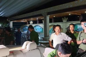 Bắt giữ 2 bố con chủ biệt thự dát vàng tại Bà Rịa – Vũng Tàu