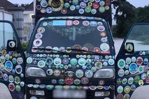 Dán kín logo hội nhóm lên ô tô: Dễ ăn phạt
