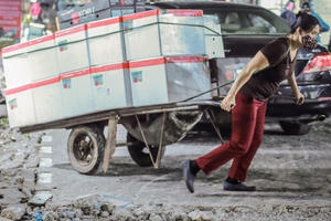 Lặng lẽ mưu sinh giữa chợ, ven hồ trong kỳ nghỉ lễ