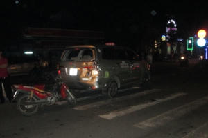 Bình Dương: Tai nạn liên hoàn, 2 người nguy kịch