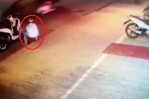 [Clip]: "Soái ca" đi SH và hành động...không tưởng