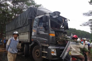 Đắk Lắk: Hai ôtô đối đầu, một người nhập viện trong tình trạng nguy kịch