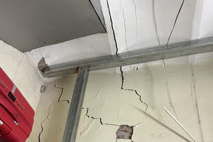 Hà Nội: Công trình xây dựng tại 19B phố Hàm Long đe dọa nghiêm trọng đến các hộ liền kề