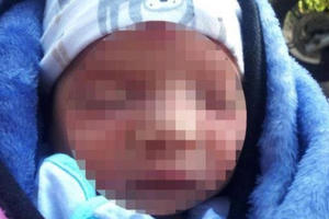 Bé gái mới sinh bị bỏ rơi tại ngã ba đường Bé gái mới sinh bị bỏ rơi tại ngã ba đường