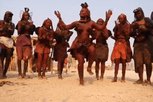 Bộ lạc kỳ lạ cả đời không tắm, phụ nữ chỉ để ngực trần