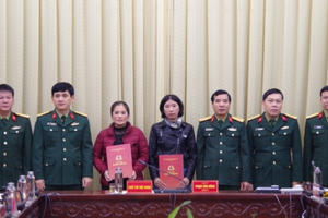 Trao quyết định tuyển dụng các thân nhân liệt sỹ Đoàn 337