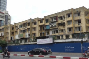 Bản tin Bất động sản Plus: Dự án cải tạo chung cư cũ 93 Láng Hạ vì sao 7 năm nằm "bất động"?