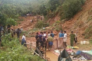 Quảng Trị: Tìm thấy 6 thi thể trong một gia đình bị vùi lấp do sạt lở núi