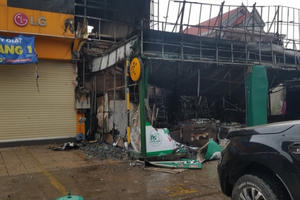 “Bà hỏa” thiêu rụi hàng hóa trị giá hơn 3 tỷ đồng tại siêu thị mini tại Hà Tĩnh “Bà hỏa” thiêu rụi hàng hóa trị giá hơn 3 tỷ đồng tại siêu thị mini tại Hà Tĩnh