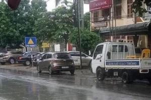 Hoà Bình: Truy bắt nghi phạm táo tợn cầm súng xông vào ngân hàng cướp hơn 200 triệu đồng