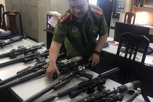 Báo động mua bán súng trên mạng