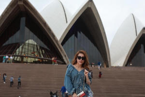 Hoàng Y Nhung khoe hình thể nóng bỏng giữa trời Tây