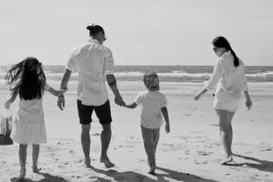 Ngắm khoảnh khắc ngọt ngào đến tan chảy của gia đình chàng rocker Phạm Anh Khoa