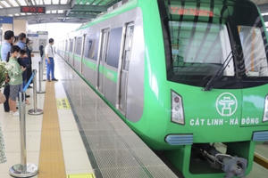 Tàu Cát Linh - Hà Đông vận hành thương mại: Nhiều người mua vé tháng đi lại