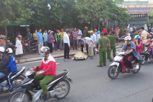 Ô tô Mazda CX5 kéo lê người đàn ông trên đại lộ Phạm Văn Đồng