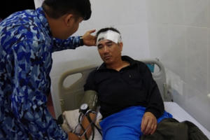 Vùng Cảnh sát biển 2 bàn giao thuyền viên bị nạn trên vùng biển Quảng Nam