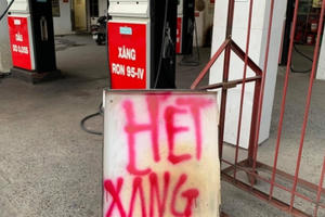 Xăng dầu khan hiếm hay câu chuyện đầu mối "găm hàng"?
