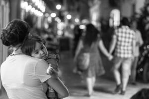 Theo luật, vợ nên làm gì khi có chồng ngoại tình?