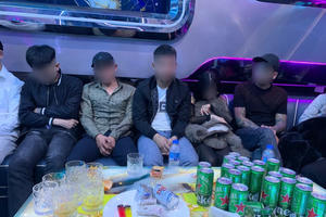 Phú Thọ: Phát hiện nhóm “nam thanh, nữ tú” rủ nhau vào quán karaoke sử dụng ma túy