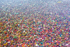 “Đẹp ngất ngây” hồ sỏi đa màu sắc nhất thế giới