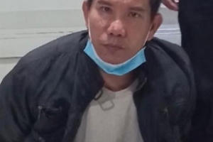 Gửi hình súng, đạn AK uy hiếp vợ cũ quay lại