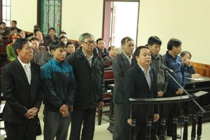 Nguyên Chủ tịch UBND huyện "ăn đất" xin được miễn tội để... tiếp tục cống hiến Nguyên Chủ tịch UBND huyện "ăn đất" xin được miễn tội để... tiếp tục cống hiến