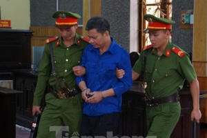 Gian lận thi ở Sơn La: Từ tiền hối lộ nâng điểm thành tiền... bán đất Gian lận thi ở Sơn La: Từ tiền hối lộ nâng điểm thành tiền... bán đất