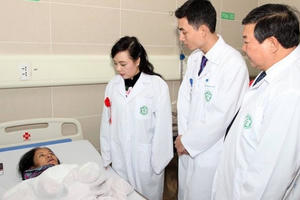 Bệnh viện được quyền tự chủ về nhân sự, 25.000 nhân viên y tế không hưởng lương từ ngân sách