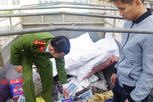 Hà Nam: Bắt giữ xe ô tô chở 900kg ắc quy chì, đồng, nhôm thải nguy hại
