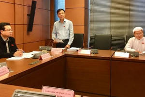 Cấm bán rượu, bia cho người dưới 18 tuổi: Thiếu chế tài thì chỉ là “cấm cho vui” Cấm bán rượu, bia cho người dưới 18 tuổi: Thiếu chế tài thì chỉ là “cấm cho vui”