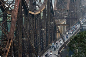 Từ đêm nay 19/5,  Hà Nội cấm các phương tiện lưu thông trên cầu Long Biên để tiến hành tu sửa