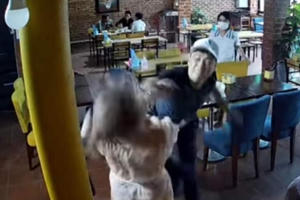 Công an điều tra vụ diễn viên Hoàng Yến bị chồng cũ đấm vỡ mũi