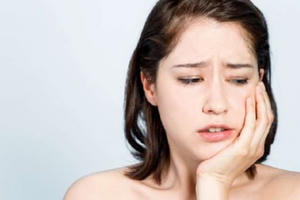 10 dấu hiệu ung thư miệng dễ bị bỏ qua