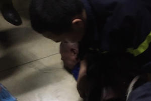 Nam bệnh nhân châm lửa đốt bệnh viện, khống chế xé quần áo nữ điều dưỡng