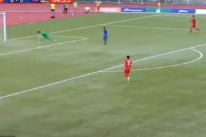 [Clip]: 2 tình huống sai lầm nghiêm trọng của Văn Toản khiến U22 Việt Nam bị dẫn trước trong hiệp 1