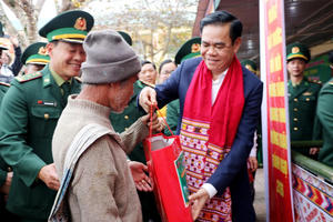 “Xuân Biên phòng - Ấm lòng dân bản” 2026: Mang mùa xuân đến xã biên giới Sơn Lâm