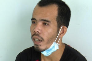 Tên trộm liều lĩnh nhảy xuống lầu khi bị phát hiện trốn dưới gầm giường