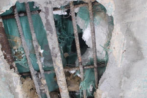 Hà Tĩnh: Yêu cầu kiểm định chất lượng, làm rõ trách nhiệm vụ cầu 7,3 tỷ lộ cốt thép, lòi xốp trắng