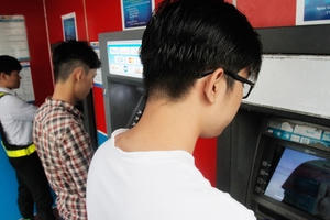 Hàng chục triệu thẻ ATM phải chuyển đổi
