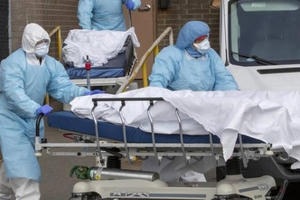 Mỹ: Hơn 60.000 người chết vì Covid-19, kinh tế suy giảm mạnh